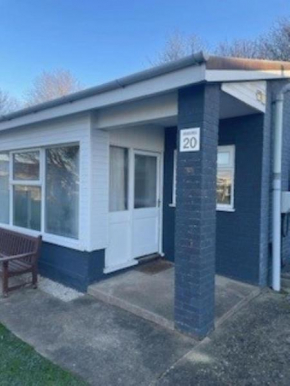 Lovely Chalet On An Excellent Holiday Park In Lowestoft Ref 12020B